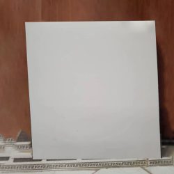 کاشی سفید ساده سایز 30 در 30 خاک سفید